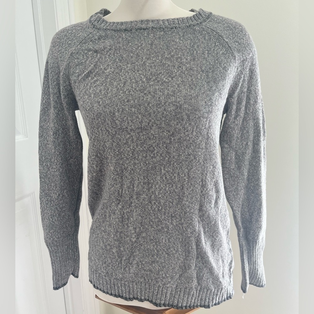 Eddie Bauer - women’s grey knit sweater - size small